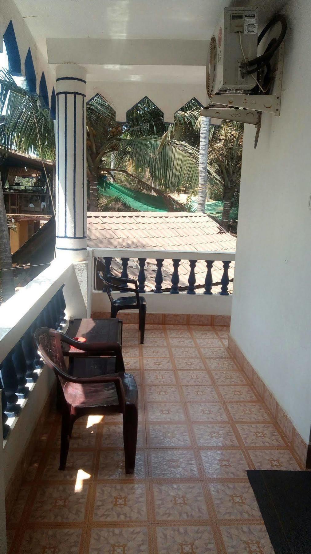Hotel Shiva Ashvem Ashvem Beach Екстериор снимка